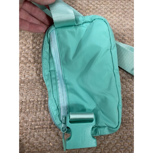Lululemon Everywhere Belt Bag Turquoise - Picture 4 of 7